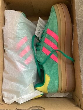* BRAND NEW * SZ 10 Adidas Gazelle Bold Sneakers